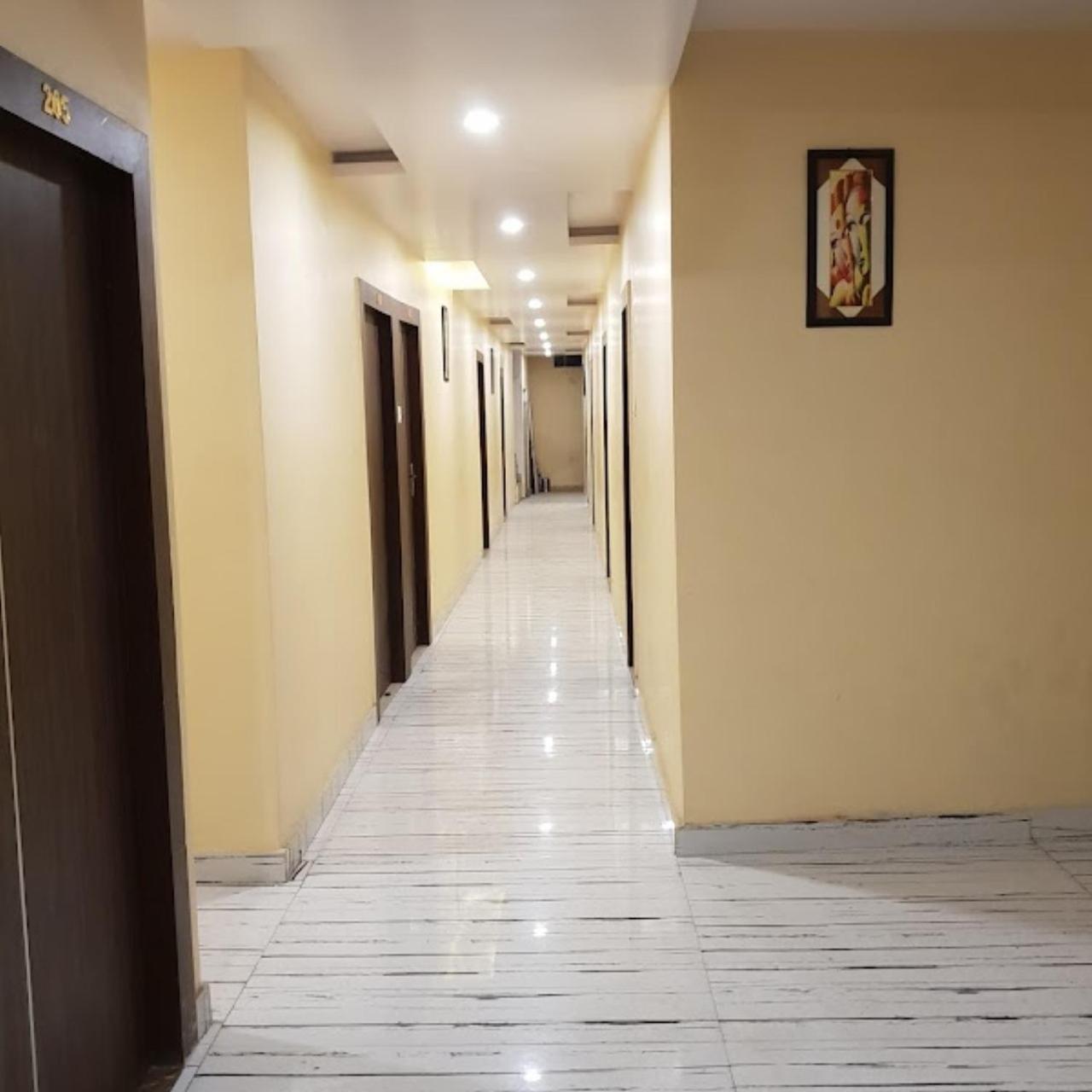 New Kumar Hotel & Banquet Lakhnau Kültér fotó